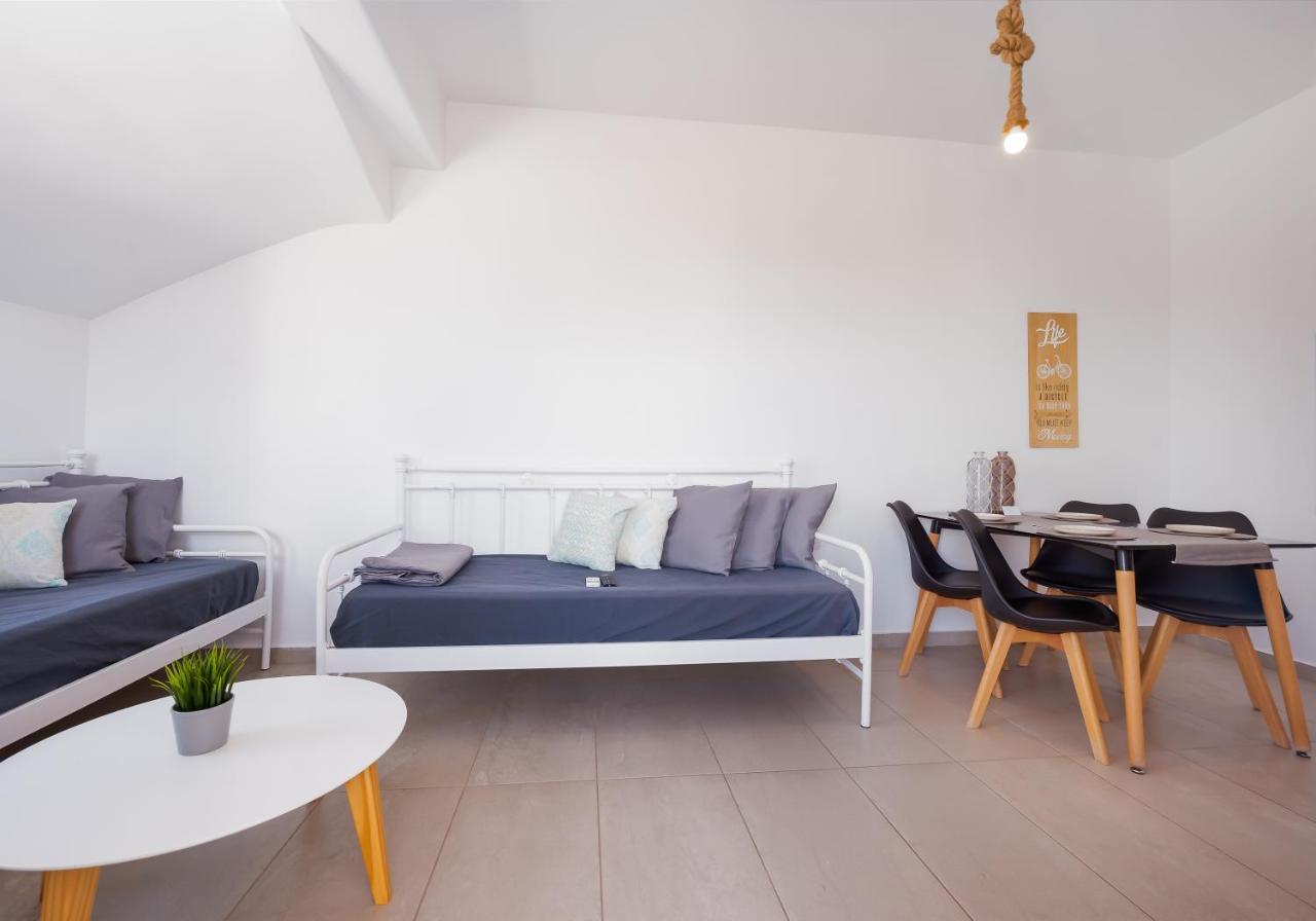 Anzuelo Apartments Megalochori  外观 照片